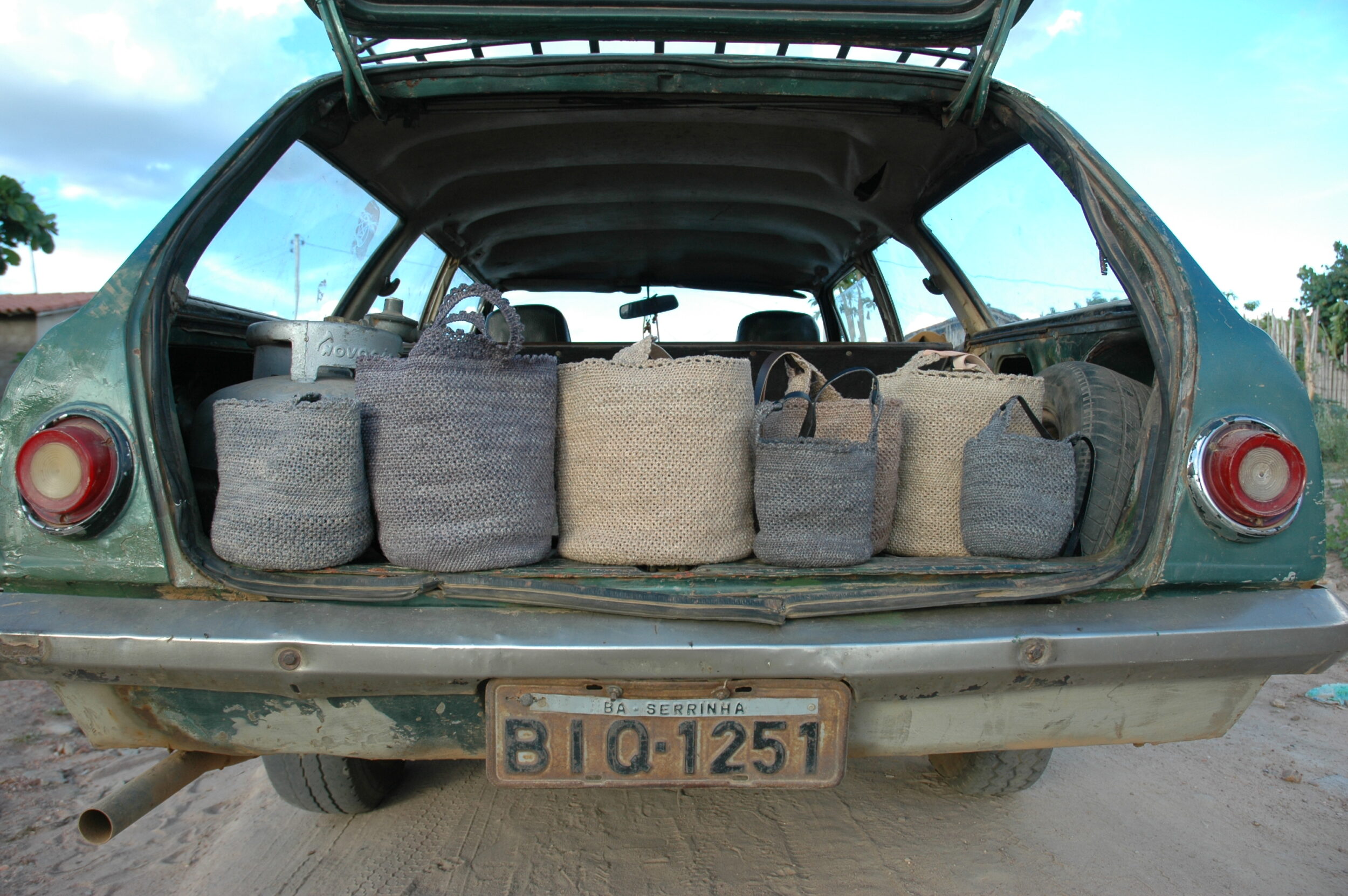 17feb2015 Fromrawmaterialsextractionfinishedobject Photolenatrindade