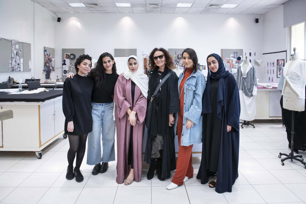Dvf And Students 015 Rc83595