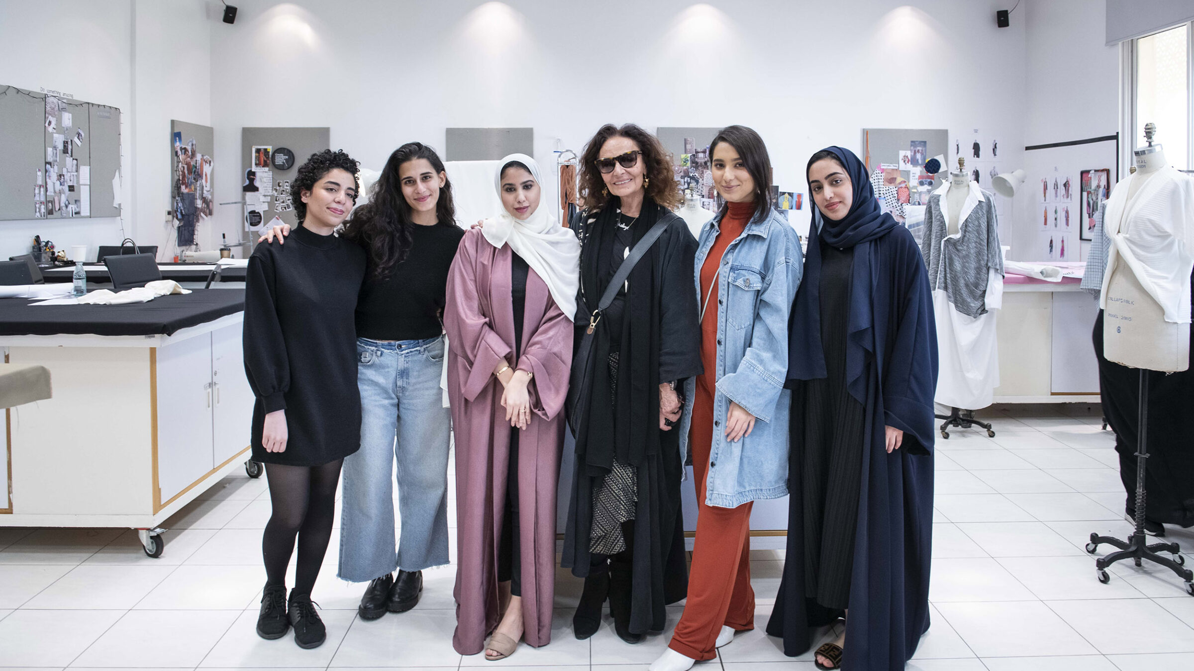 Dvf And Students 015 Rc83595