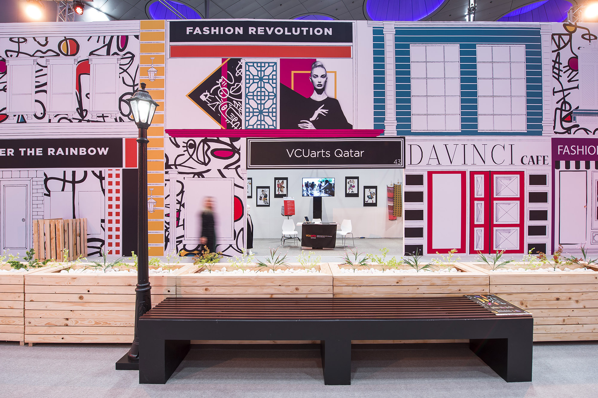 W Shop Qatar Vcuq Stand 2 019 Rc42010