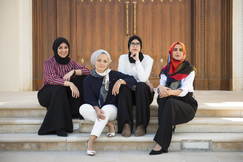 W Tasmeem Co Chairs Rc44429