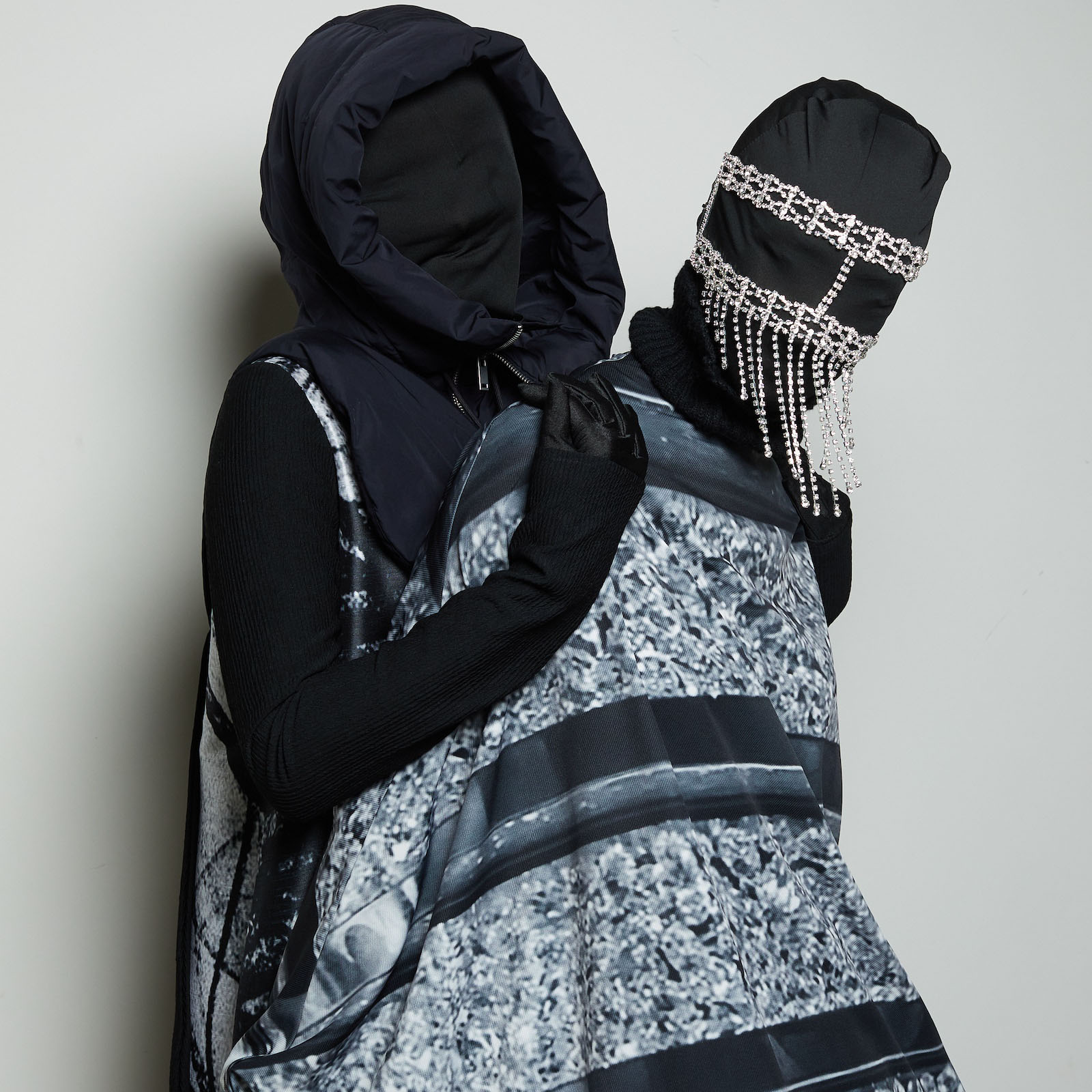 0 Main Image 1500x1500 Amna